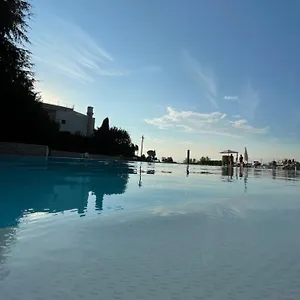 https://villaggio-boschetti-10a.hotelinveneto.com